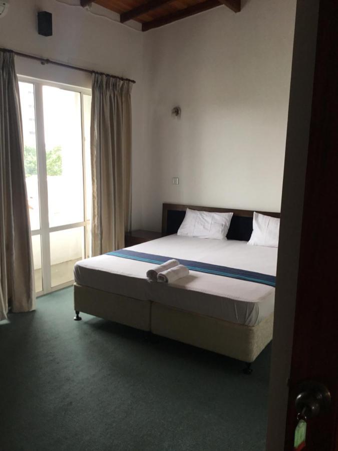 West Inn Коломбо Екстериор снимка