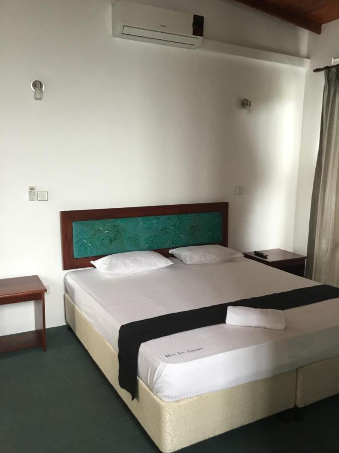 West Inn Коломбо Екстериор снимка