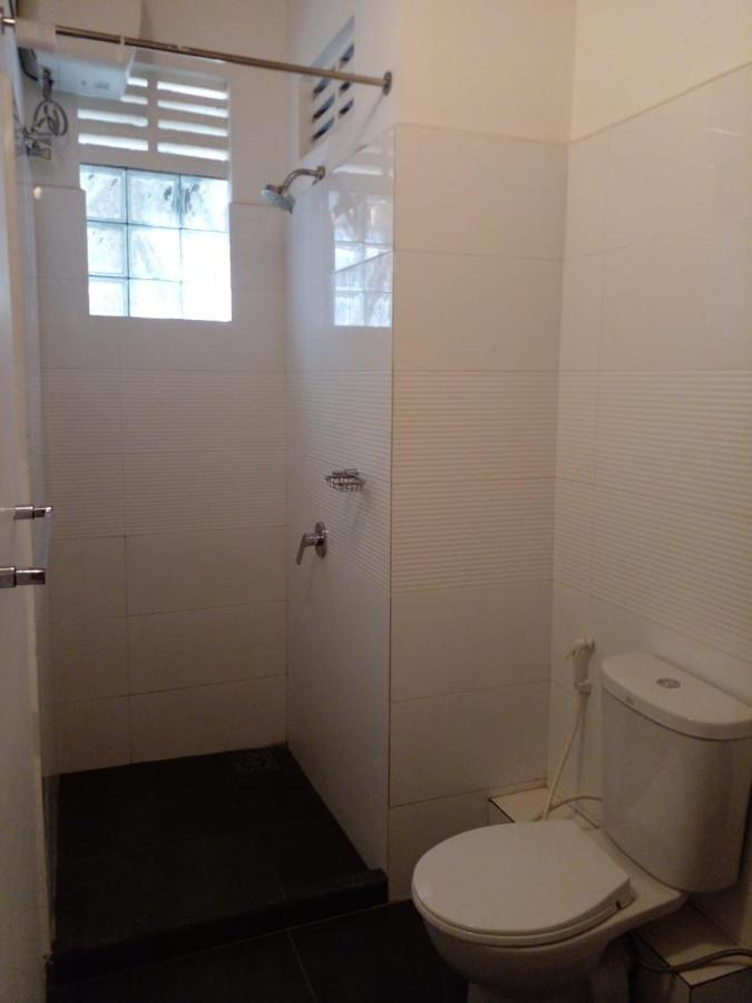 West Inn Коломбо Екстериор снимка