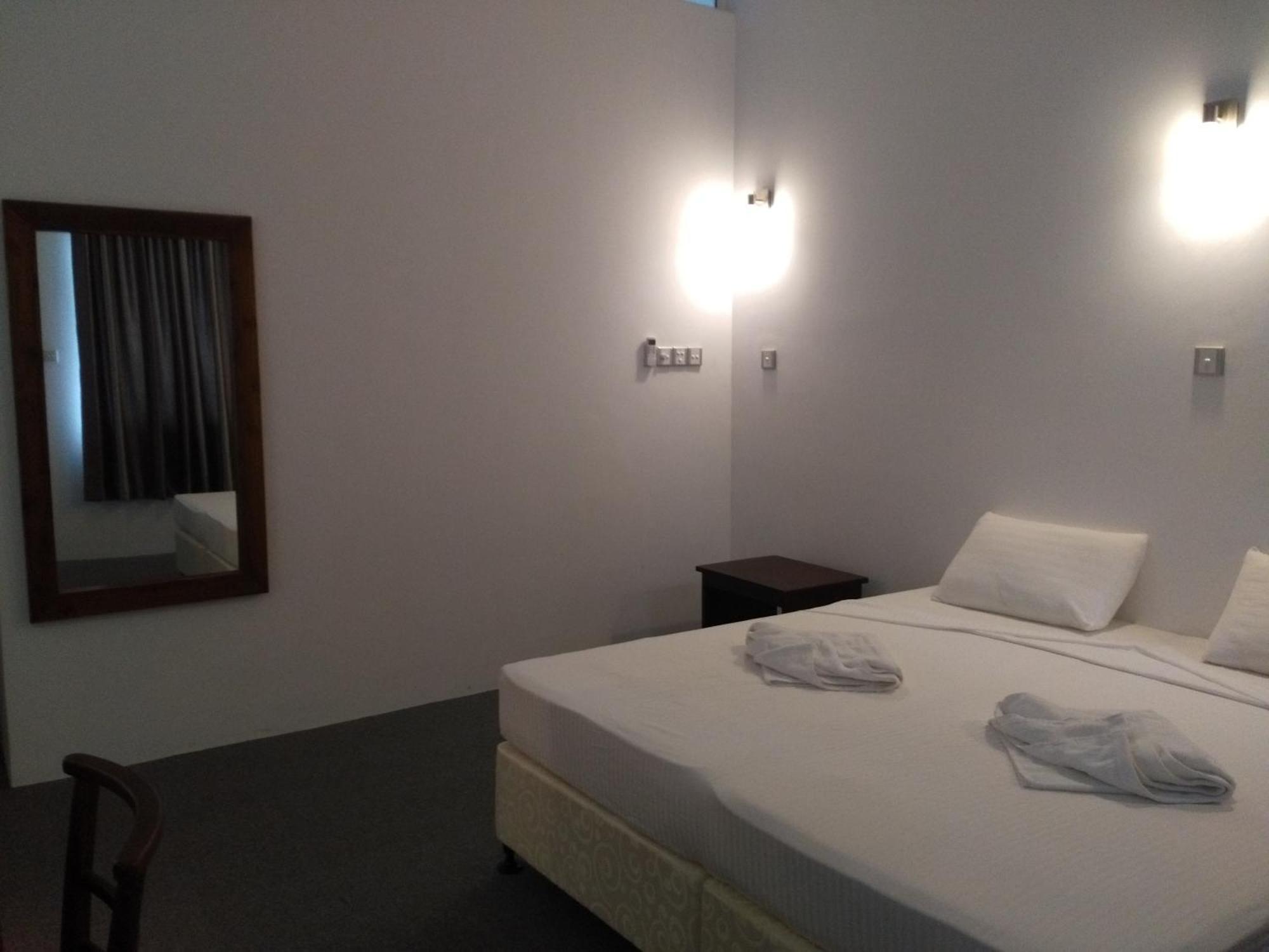 West Inn Коломбо Екстериор снимка