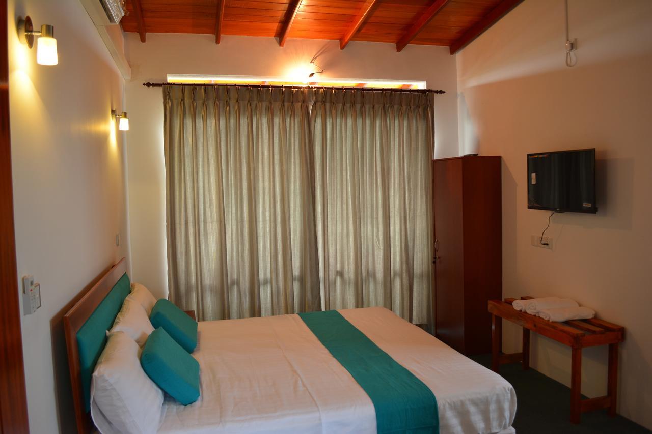 West Inn Коломбо Екстериор снимка
