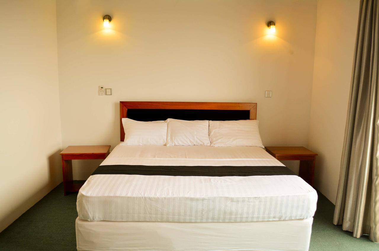 West Inn Коломбо Екстериор снимка