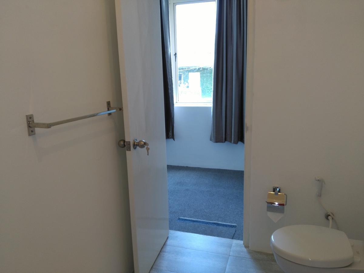 West Inn Коломбо Екстериор снимка