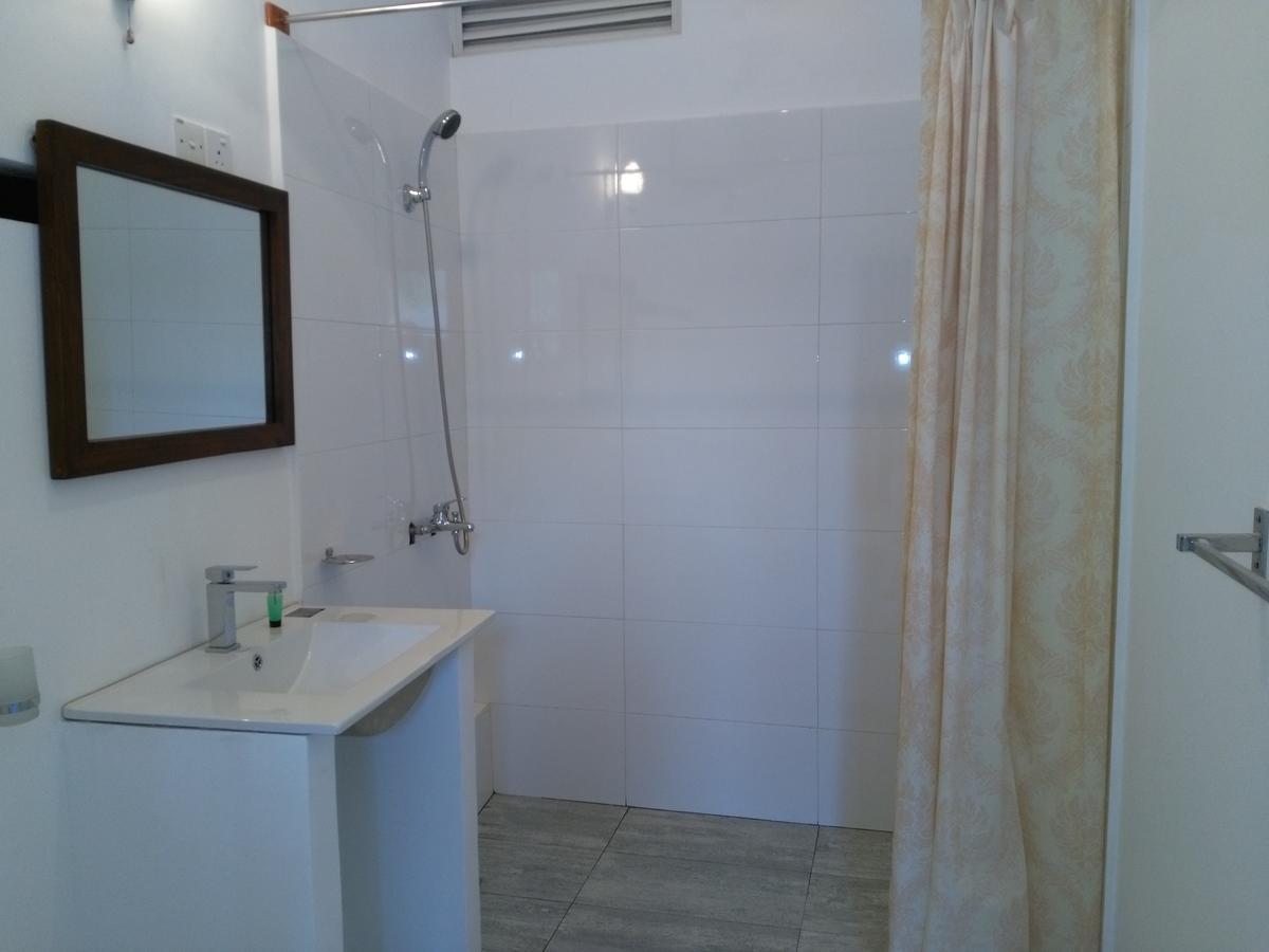 West Inn Коломбо Екстериор снимка