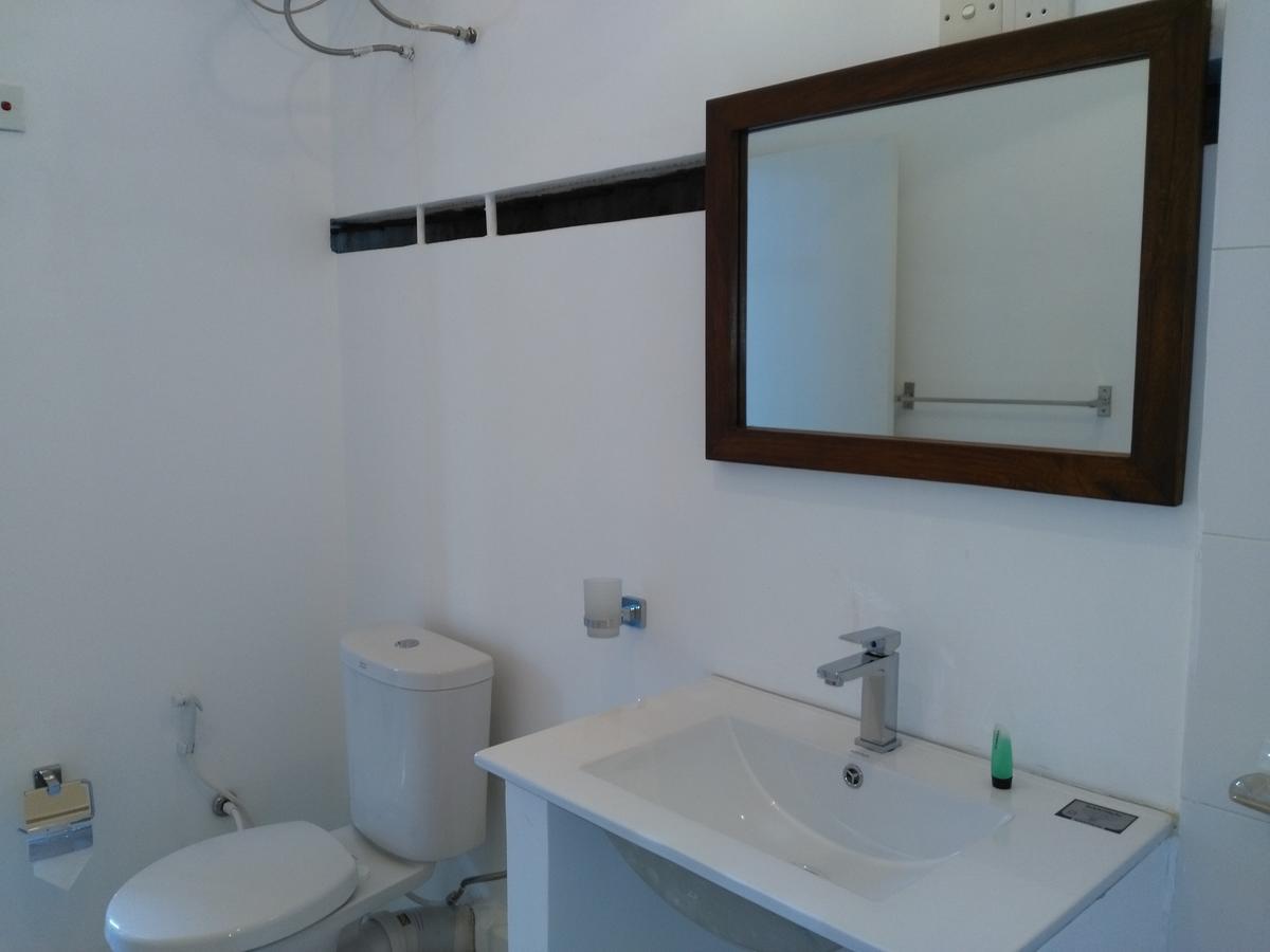 West Inn Коломбо Екстериор снимка