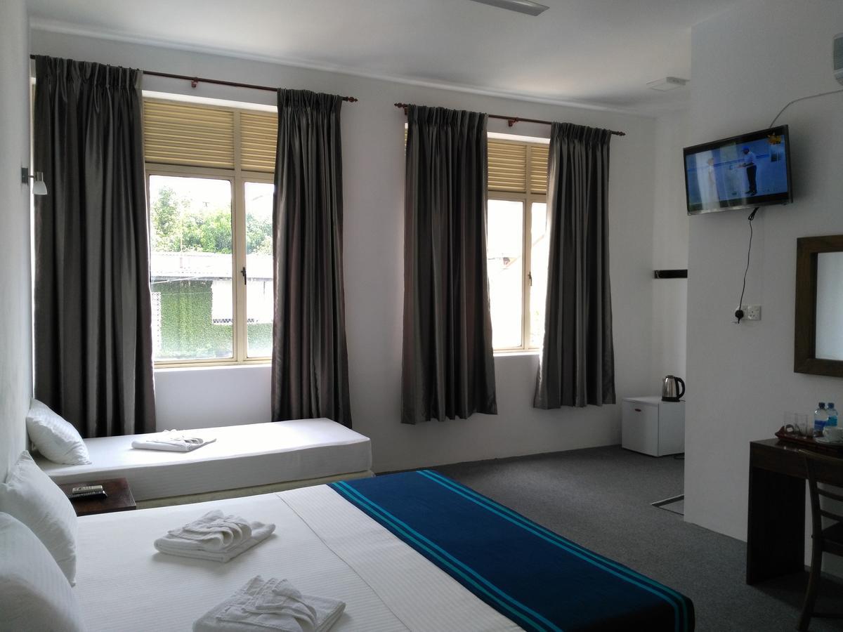 West Inn Коломбо Екстериор снимка