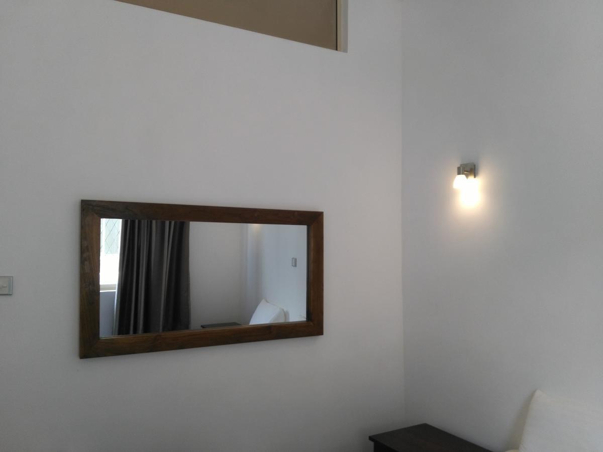 West Inn Коломбо Екстериор снимка